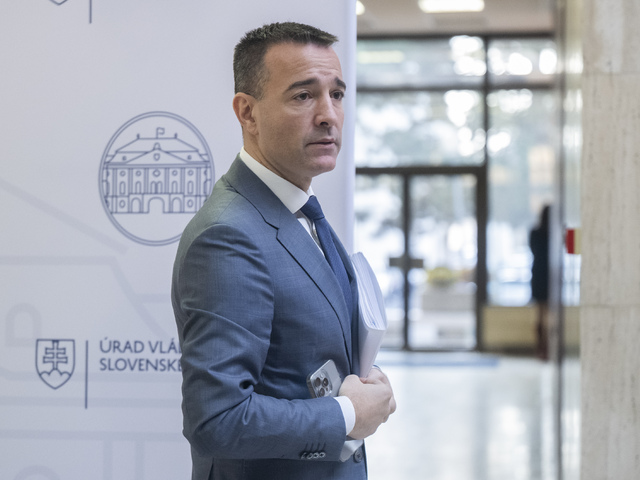 Platy im mali stúpnuť začiatkom roka, no nestalo sa. Školskí odborári rokovali s ministrom, dohoda sa vraj blíži