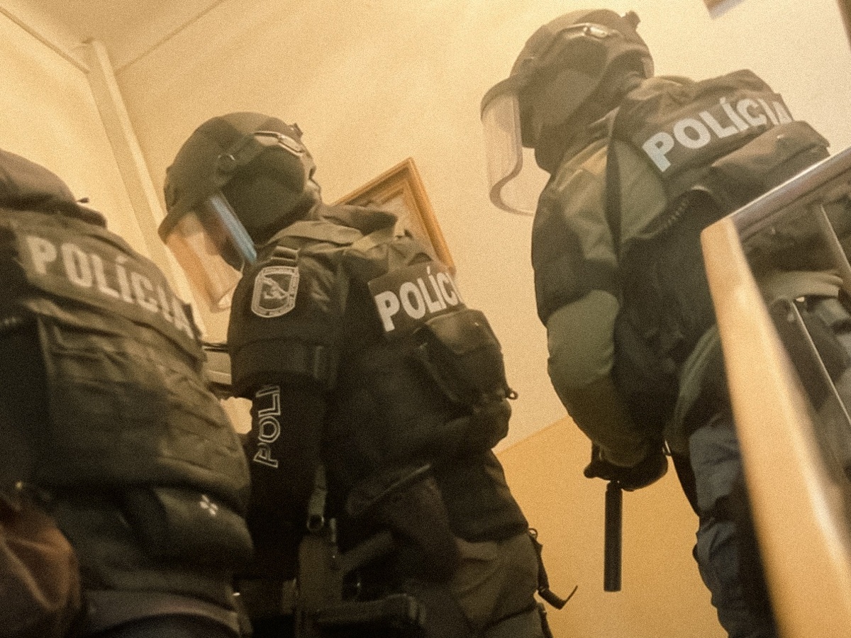 polícia zásah.jpg