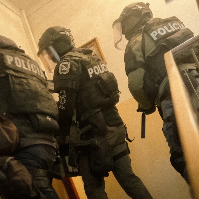 polícia zásah.jpg