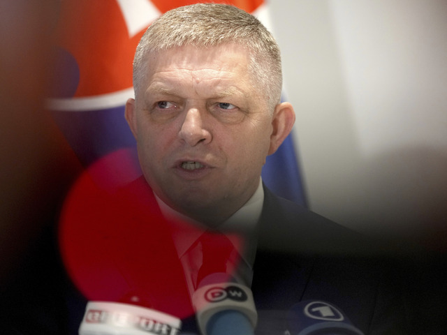 Nie je čo rešpektovať, vytkol Fico Pellegrinimu. On by študentovi ocenenie vzal a poslal ho tam, "kam patrí"