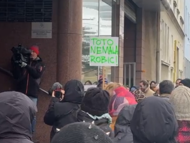 Pred budovou FPU sa konal protest. Účastníci vyjadrili nesúhlas s novým návrhom štatútu rady