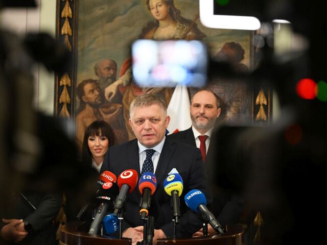 Keďže som prežil, rozhodli ste sa to skúsiť vy. Fico obvinil psychológov zo zneužívania profesie proti vláde 