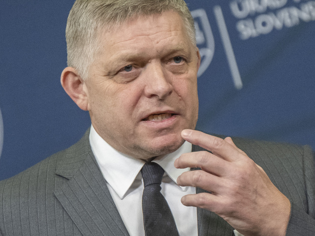 Adopcie len pre rodičov či Slovensko s dvomi pohlaviami. Fico oprášil "ústavnú hrádzu proti progresivizmu"