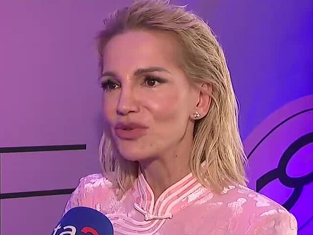 Dara Rolins počas silvestrovskej noci povedala áno futbalistovi Nedvědovi. 
Prezradila priebeh zásnub