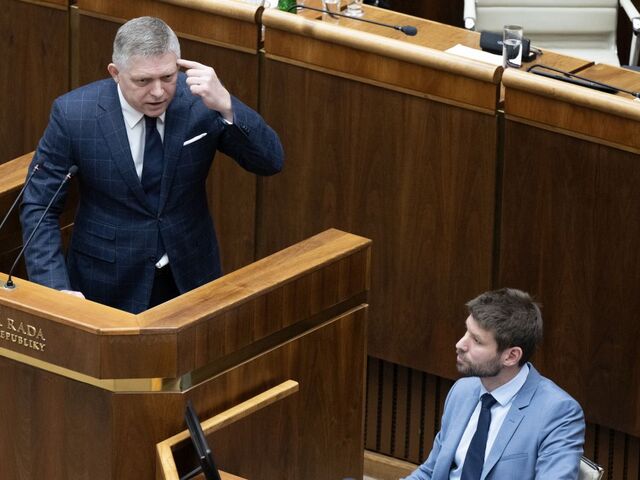 Fico tvrdí, že opozícia chystá násilné protesty. Šimečka: Premiér ponúkol mixtape svojich konšpirátorských hitov