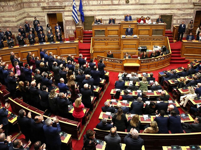 Grécky parlament plánuje schváliť 13-hodinový pracovný deň. Odbory hovoria o neľudskej reforme