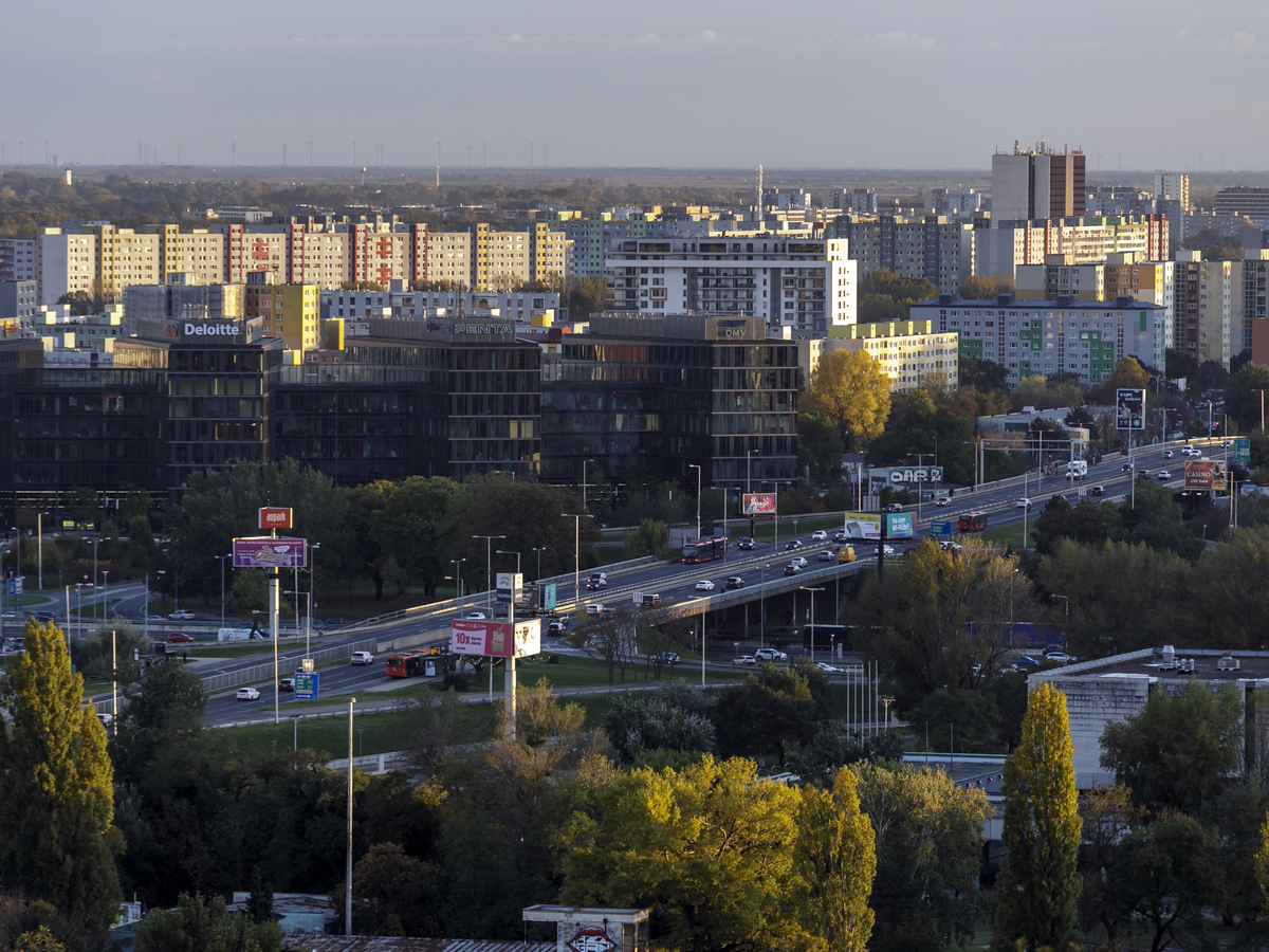 Bratislava panoráma mesto bytovky nehnuteľnosti