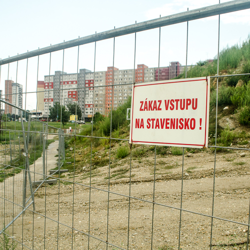 stavba plot stavenisko