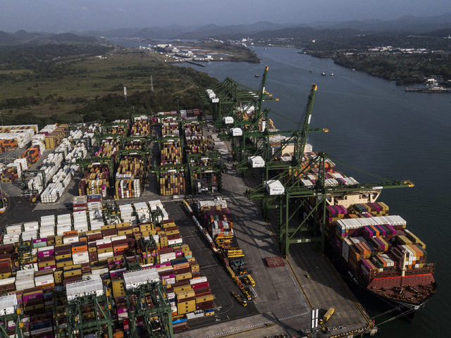Panama poprela tvrdenia USA: Americké vládne lode nemajú bezplatný prístup do prieplavu