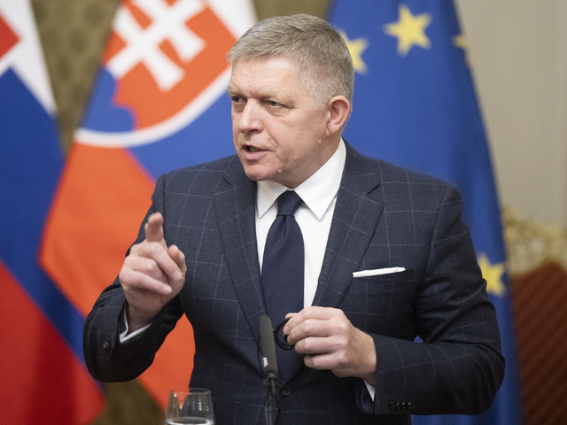 Premiér Fico pohrozil Hlasu a SNS: Ak do pondelka nevyriešite chaos v kluboch, príde k zmenám vo vláde