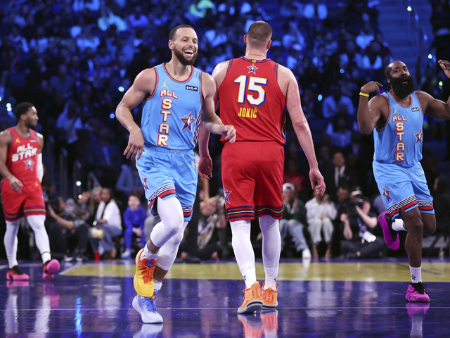 Basketbalové hviezdy zažiarili. NBA All-Star Game priniesla fanúšikom nezabudnuteľné momenty