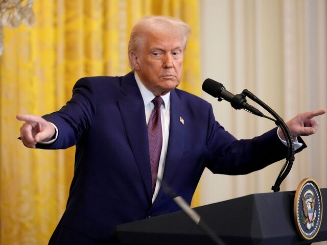 Clá, ktoré Spojené štáty uvalia na dovoz automobilov, budú zrejme okolo 25 %, vyhlásil Trump