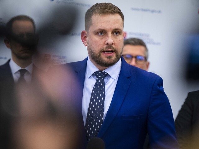 Právna neistota a pochybnosti o transparentnosti rozhodli. Minister Šaško zruší tender na záchranky