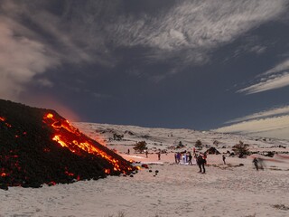 sopka Etna láva turisti