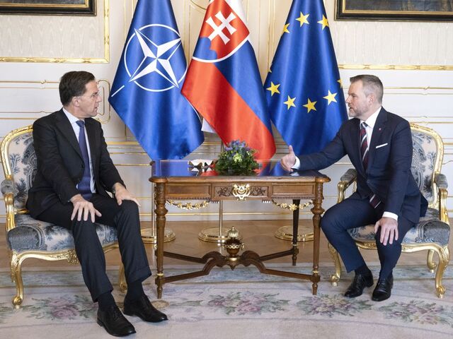 Budúcnosť Slovenska v NATO je jasná, potvrdil Pellegrini Ruttemu. Priznal však ťažkosti pri výdavkoch na obranu 