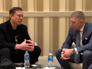fico a musk.png