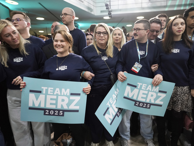 V Nemecku sa začína črtať vláda.  Konzervatívci začali predbežne rokovať so sociálnymi demokratmi