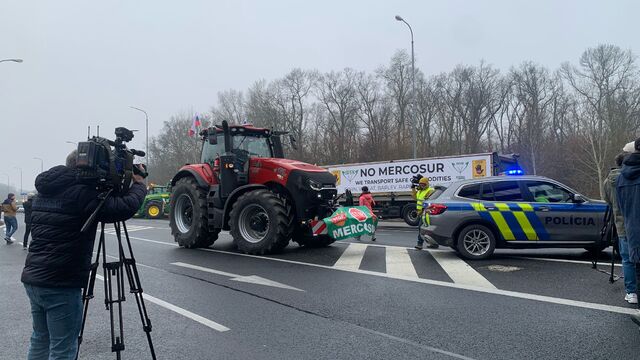 protest farmári traktor