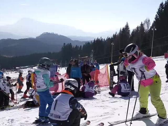 Súťažná atmosféra, ale aj športové zážitky. Zimná edícia Župnej paralympiády započala
