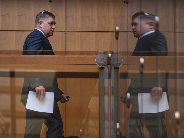 Ani mňa to už nebaví, povedal Fico o problémoch vo fungovaní koalície. Predčasné voľby nevidí reálne, pre rebelov z Hlasu má ponuku