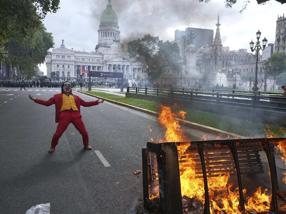 APTOPIX_Argentina_Protest194870.jpg