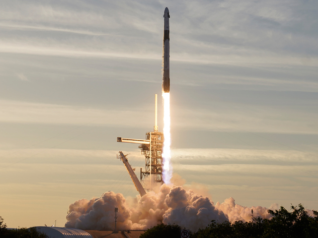 Na Medzinárodnú vesmírnu stanicu prišla nová posádka. Dopravila ju tam raketa spoločnosti SpaceX