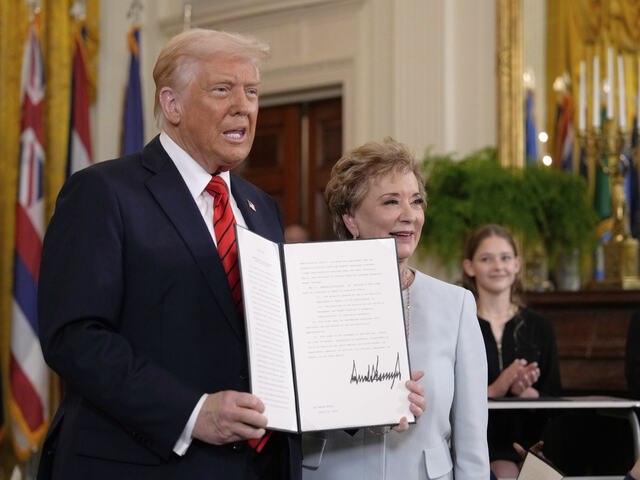Trump oznámi recipročné clá, začnú platiť okamžite. Rozhodnutie nazval "dňom oslobodenia"