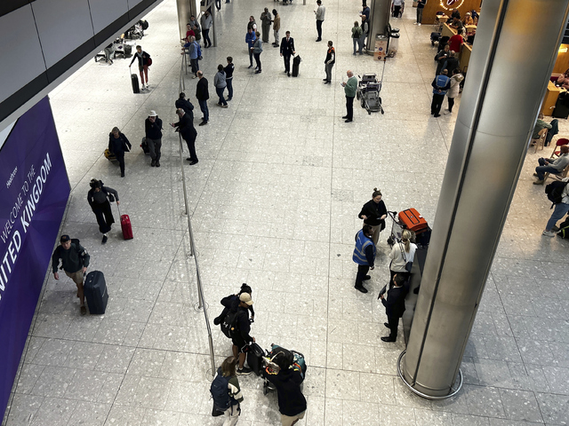 Heathrow je opäť v plnej prevádzke. Po výpadku prúdu sa londýnske letisko snaží dobehnúť straty