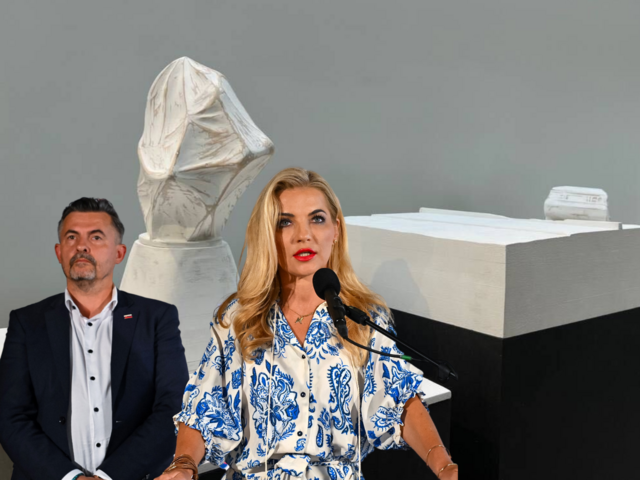 Nie je to ani galéria, zhodnotil návštevu SNG Machala. Výstavu označil za panoptikum, Šimkovičová bola s ním