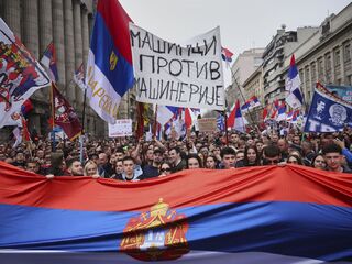 srbsko protest srbska vlajka