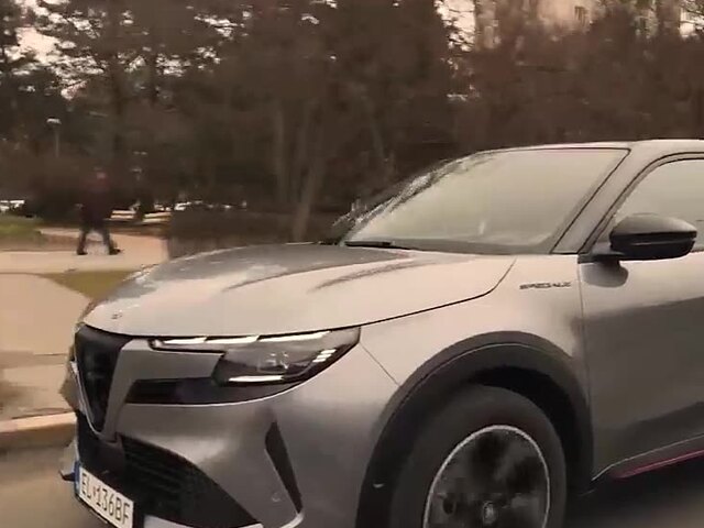 Priláka nových kupcov? Elektrická Alfa Romeo Junior spája taliansky šarm so športovým podvozkom 
