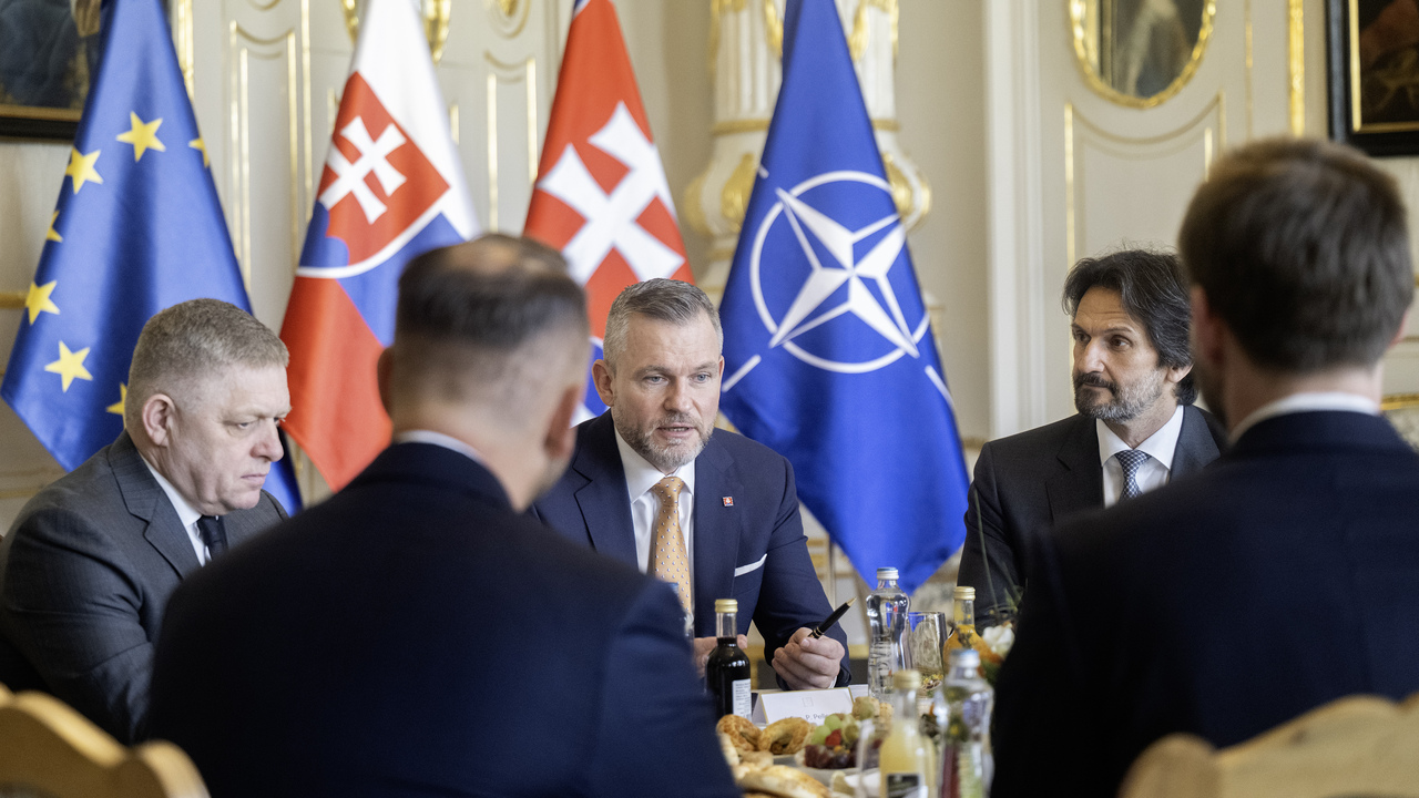 okrúhly stôl, pellegrini