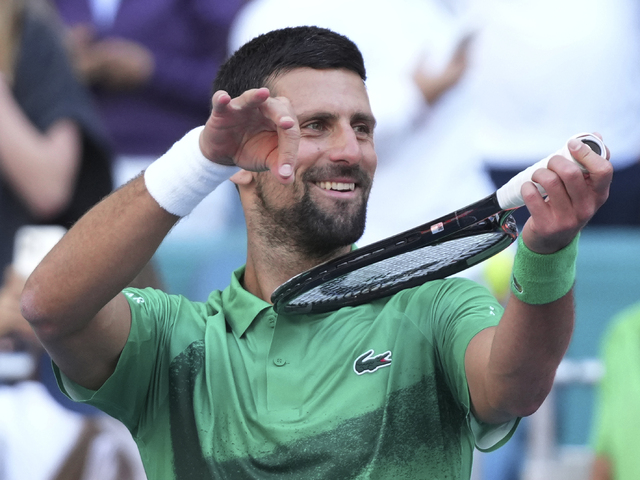 Djokovič si zahrá finále v Miami proti Menšíkovi. Môže získať jubilejný 100. titul
