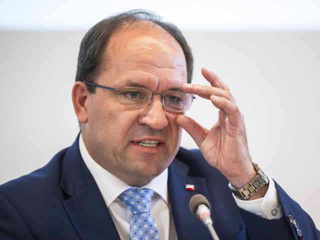 Šéf českého agrorezortu volal Takáčovi. Vyčítal mu, že používame na prevoz mŕtvych zvierat slabo izolované autá