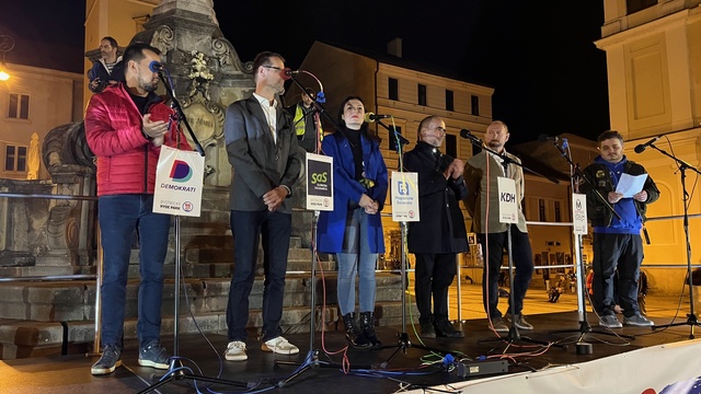 opozícia na proteste.jpeg