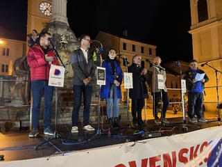 opozícia na proteste.jpeg