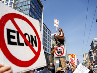 Tesla, Musk, protest