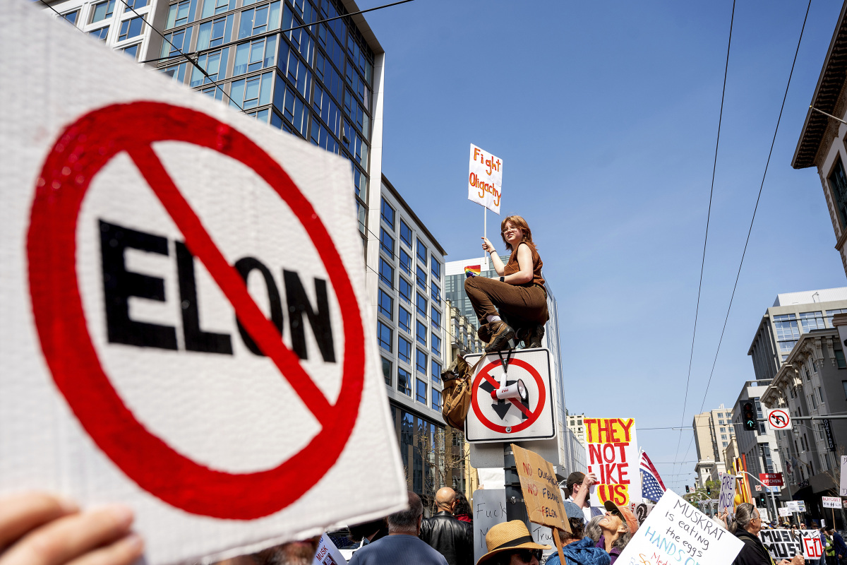 Tesla, Musk, protest