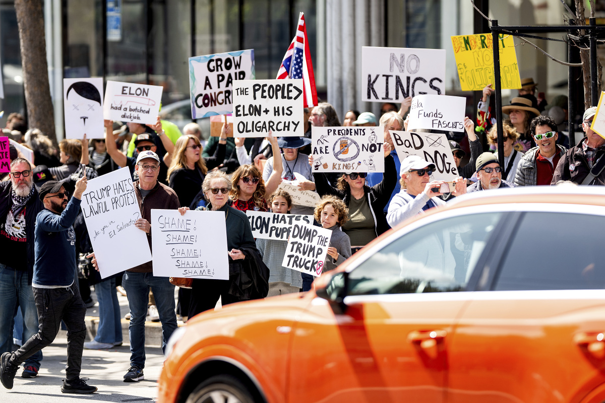 Tesla, Musk, protest
