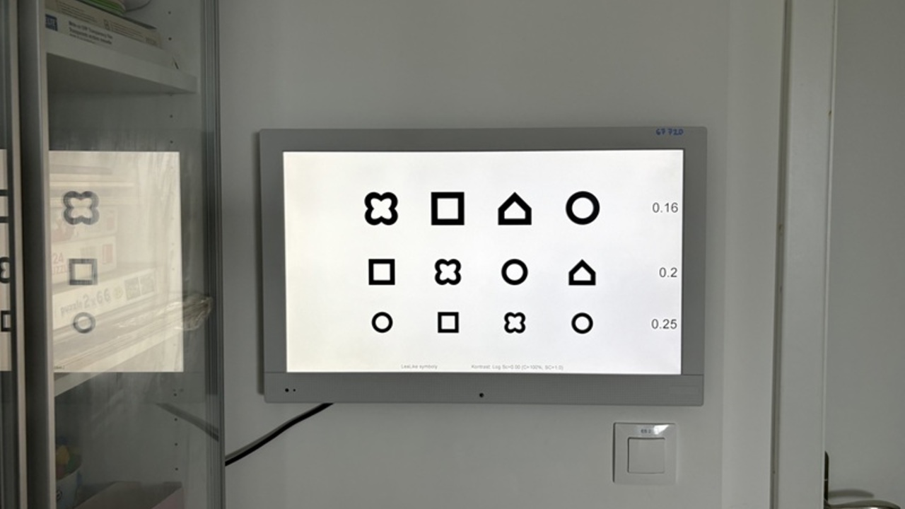 LCD obrazovky s LEA testami slúžia na testovanie videnia detí, najmä tých, ktoré ešte nevedia čítať písmená.jpeg