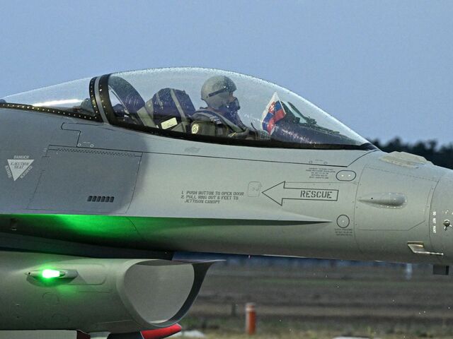 Zvládol by slovenský pilot súboj s moderným ruským Suchojom? Veliteľ letky F-16 rozobral taktiku vzdušného boja