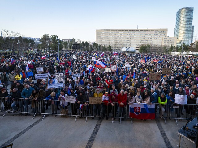 Mimovládky opäť terčom premiéra, ľudia vyjdú do ulíc. Fico spochybňovanie zákona odmieta