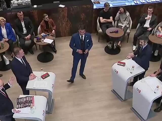 Král na ťahu: Poslanci diskutovali o transakčnej dani. Platí už niekoľko dní, no názory politikov sú zmiešané