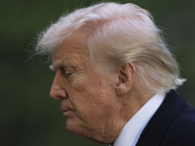 Trump obhajuje clá ako liek na ekonomiku. Pokles trhov ho neznepokojuje, Európa a Ázia ho chcú ešte prehovoriť