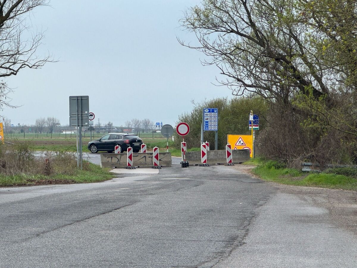 Hraničný diaľničný priechod Rusovce Rajka a malý uzatvorený Čuňovo Rajka