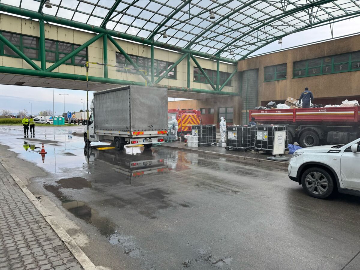 Hraničný diaľničný priechod Rusovce Rajka a malý uzatvorený Čuňovo Rajka