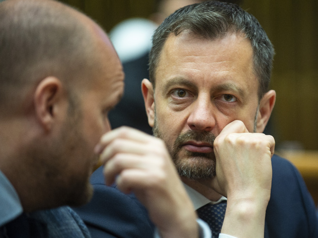 Bombu mal uložiť do ich domovov, prisahal, že zomrú. Anonym sa vyhrážal expremiérovi Hegerovi a Naďovi z Demokratov