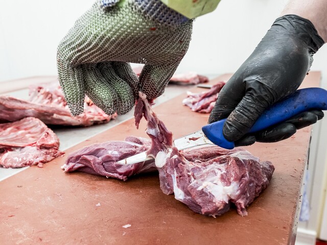 Slovenské verzus dovážané mäso. Slováci sa pri nákupe rozhodujú najmä podľa ceny, domáca kvalita prehráva