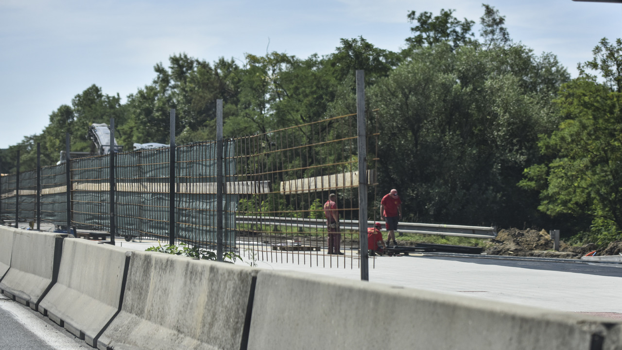 zvodidlá cesta Sitina vozovka 