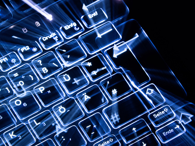 Umelá inteligencia ovládla pracovné inzeráty. Firmy čoraz častejšie vyžadujú zručnosti v práci s novými technológiami